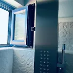 Apartman Theros